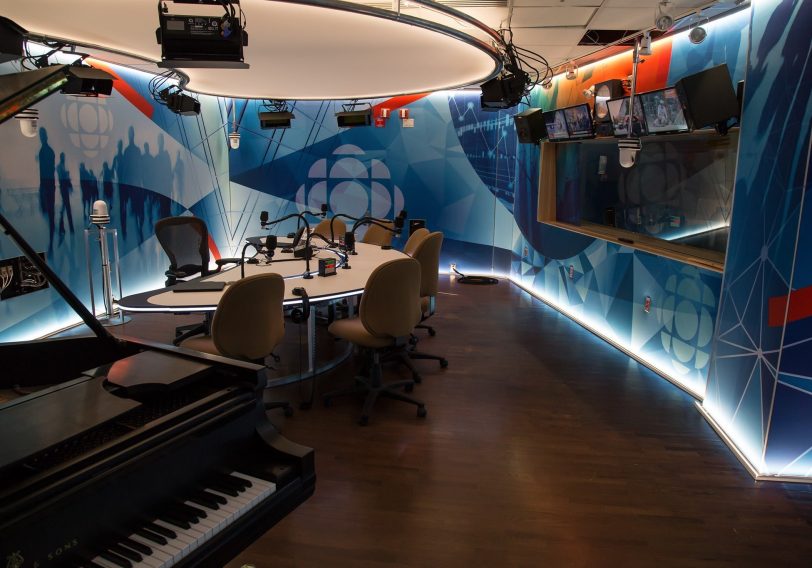 L’habillage de studio de radio : associer l’image au son