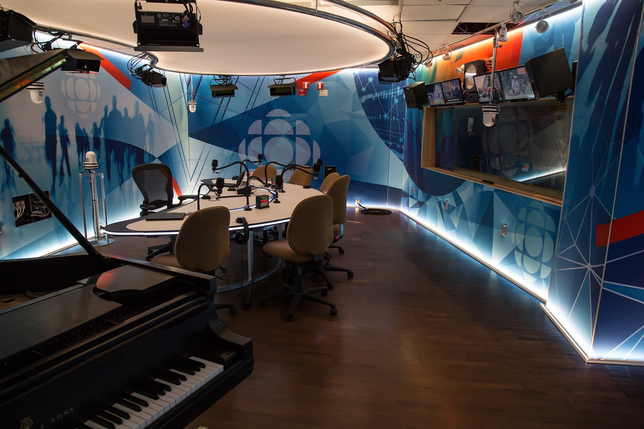 L’habillage de studio de radio : associer l’image au son
