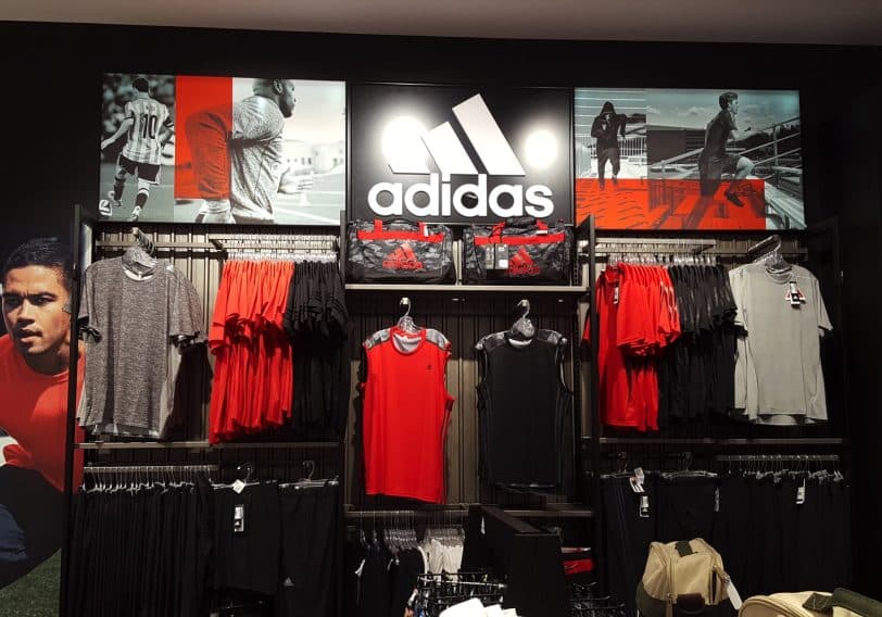 L’habillage des magasins Sports Experts & Atmosphère